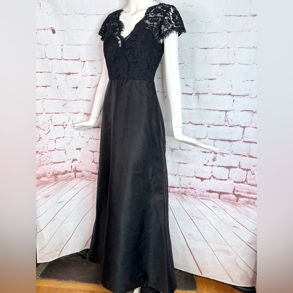 NOIR by Lazaro Black Chantilly Lace Silk Organza Formal Evening Gown Size 12 - Picture 16 of 16